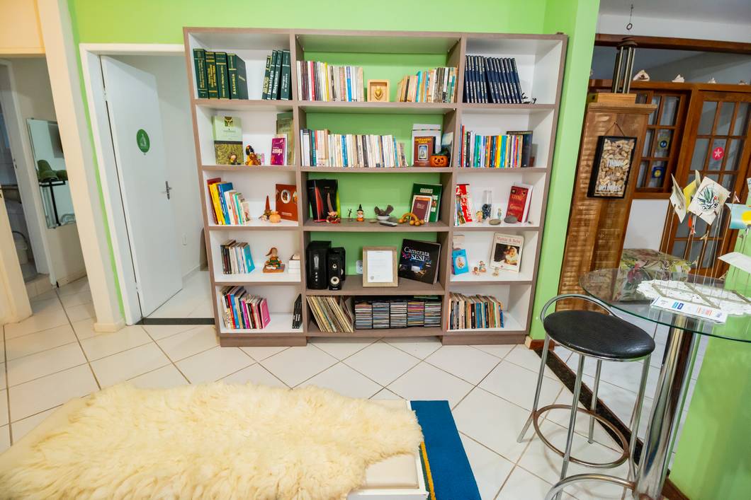 Pequena biblioteca da A Casa Morro do Moreno